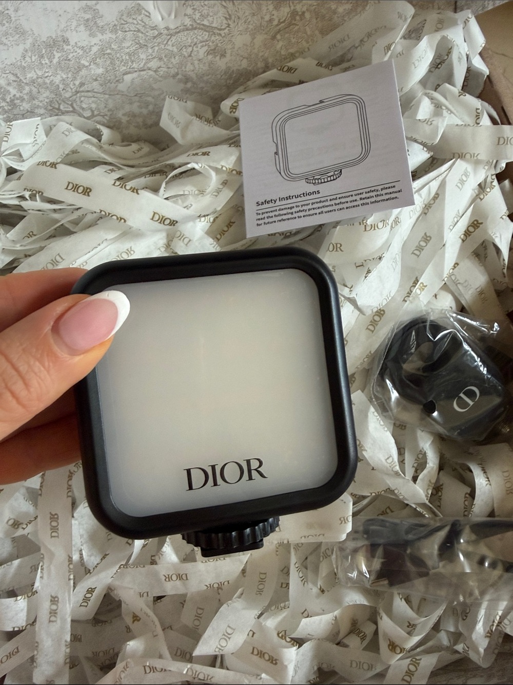 Dior Phone Light selfie light Black and Cream Branded Compact with Accessories - Picture 3 of 12